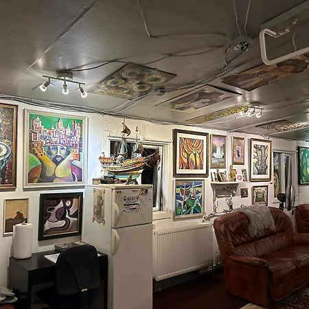 Brimarsbru Sleep Inn-Art Gallery Njarthvik Dış mekan fotoğraf