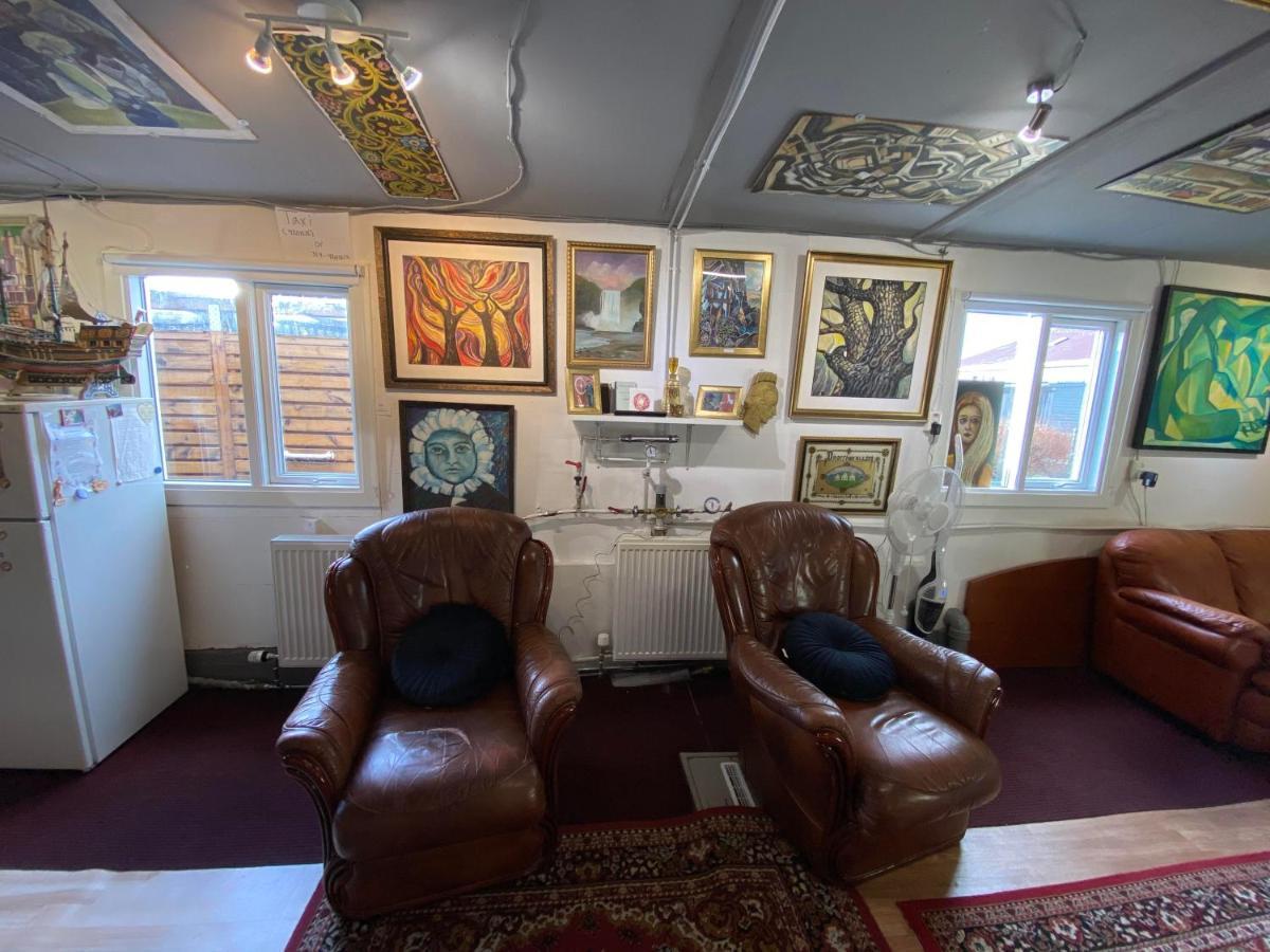 Brimarsbru Sleep Inn-Art Gallery Njarthvik Dış mekan fotoğraf